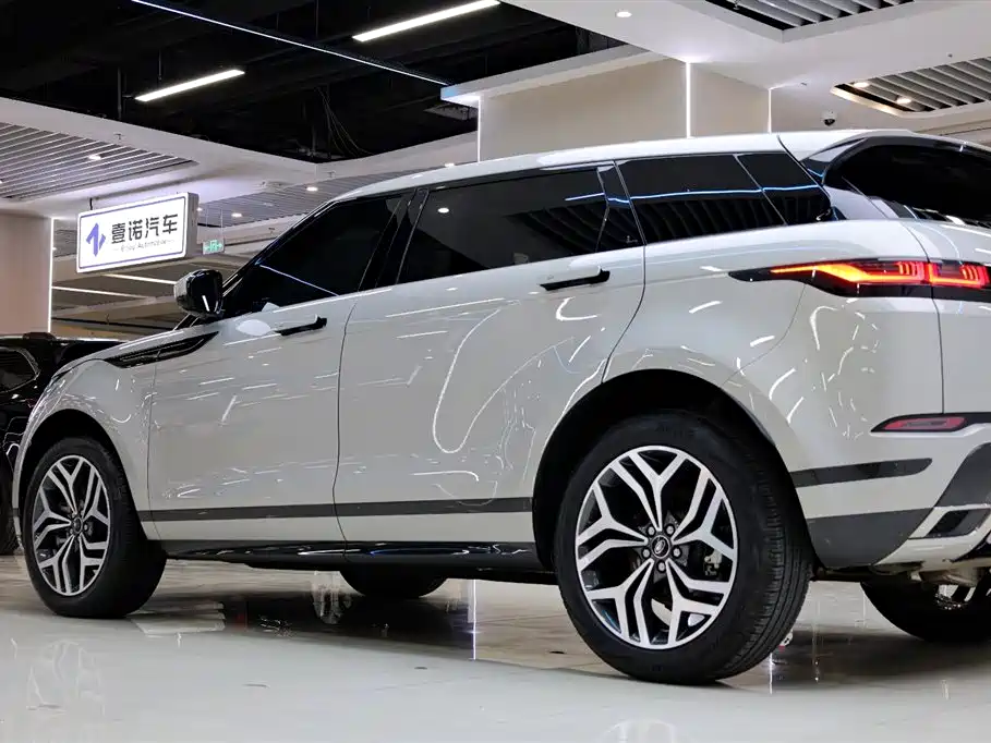 Land Rover Range Rover Evoque 2023 Range Rover Evoque L 249PS Luxury Edition фото 12