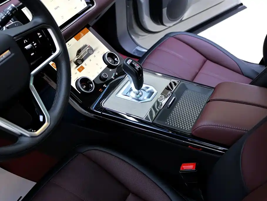 Land Rover Range Rover Evoque 2023 Range Rover Evoque L 249PS Luxury Edition фото 22