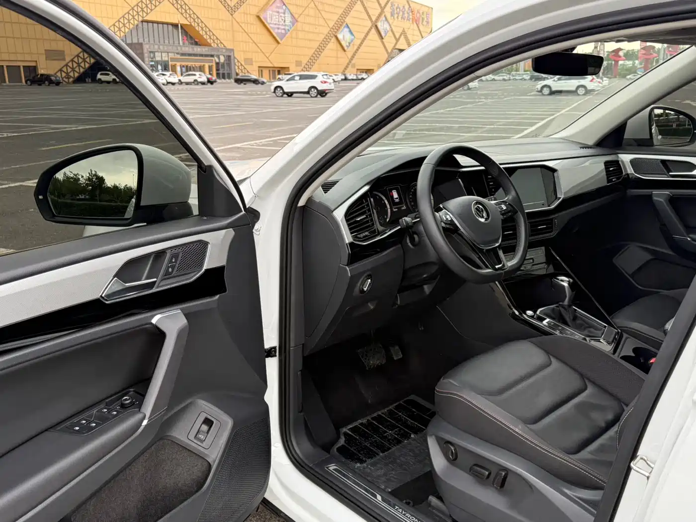 Volkswagen Tayron 2022 280TSI 2WD Luxury Smart Connect Edition фото 7