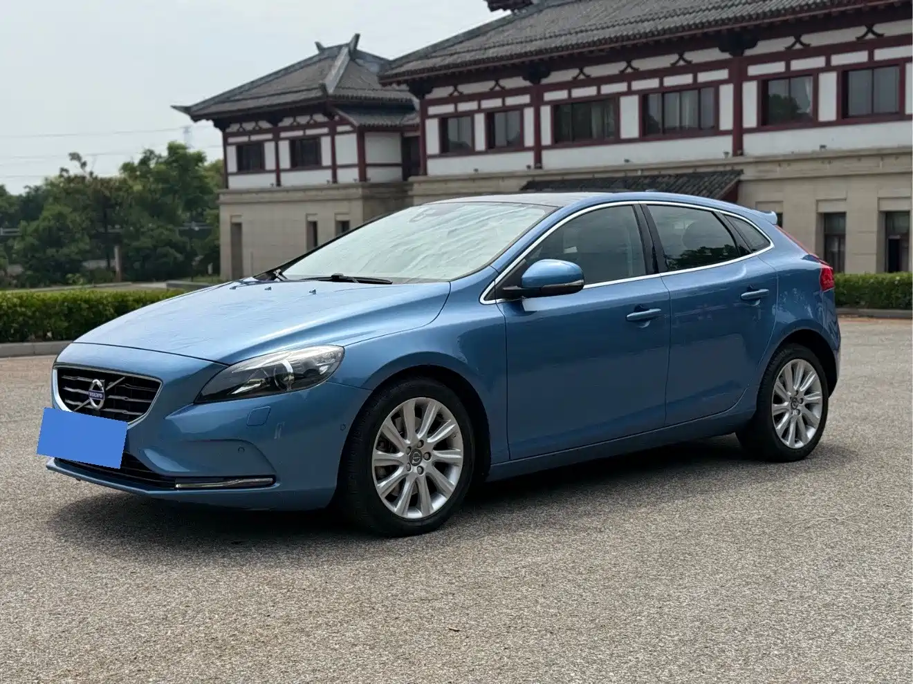 Фото 1 - Volvo V40
