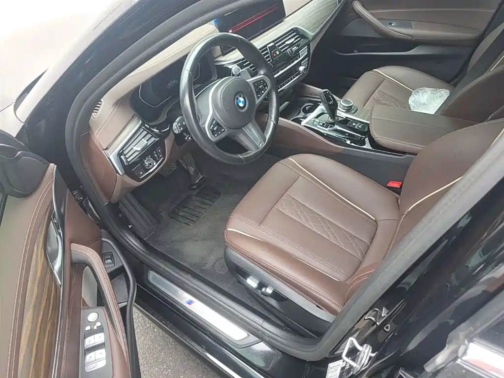 BMW 5 Series 2022 530Li Leading M Sport Package фото 22