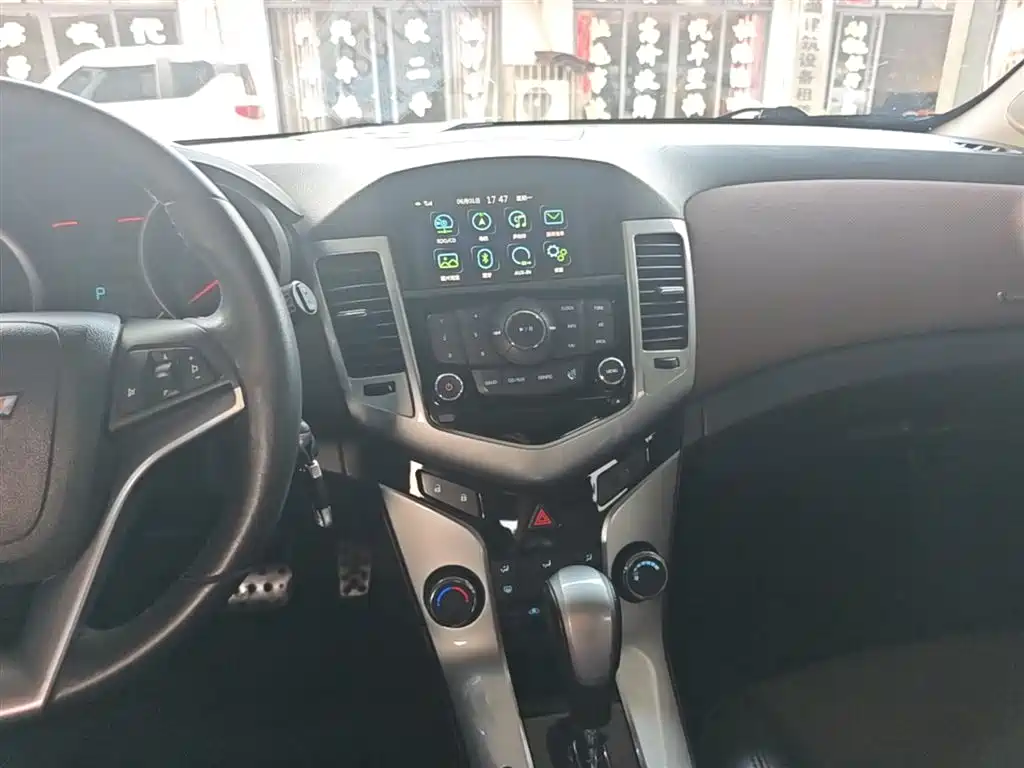 Chevrolet Cruze 2013 Hatchback 1.6L Automatic Luxury фото 13