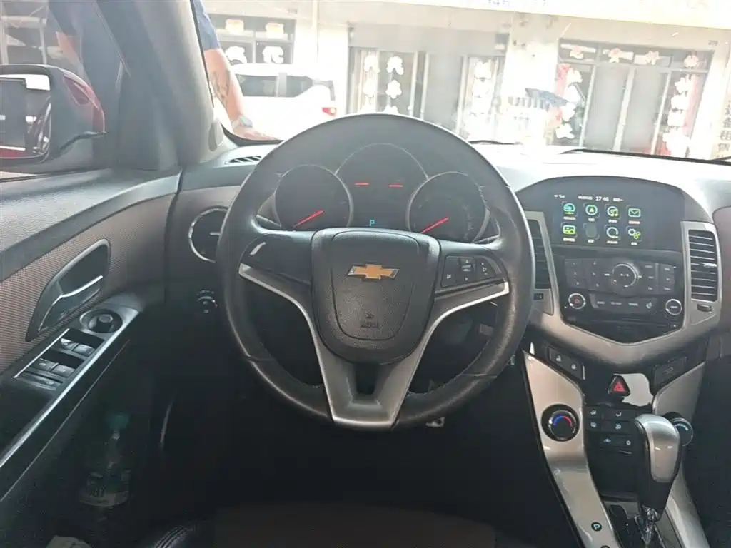 Chevrolet Cruze 2013 Hatchback 1.6L Automatic Luxury фото 11