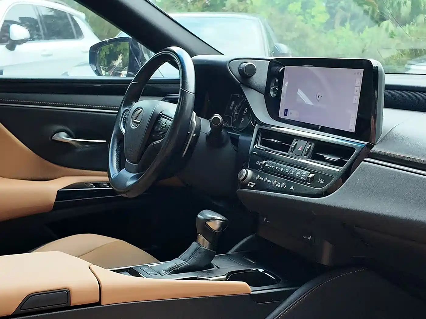 Фото 9 - Lexus ES