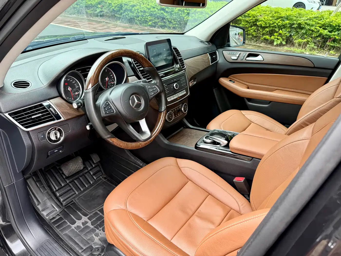 Mercedes-Benz GLS 2016 GLS 400 4MATIC Luxury фото 13