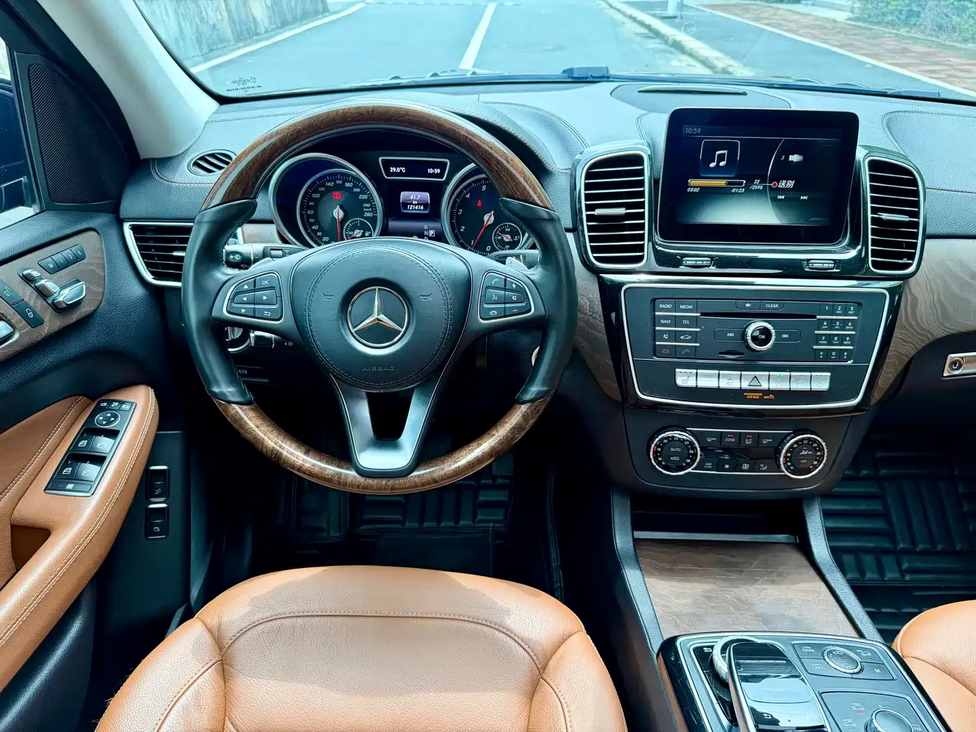 Mercedes-Benz GLS 2016 GLS 400 4MATIC Luxury фото 27
