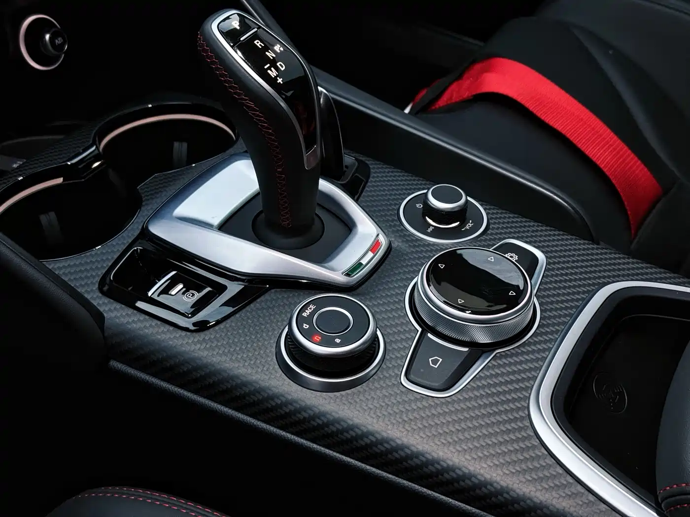 Alfa Romeo Giulia 2021 GTAm фото 11