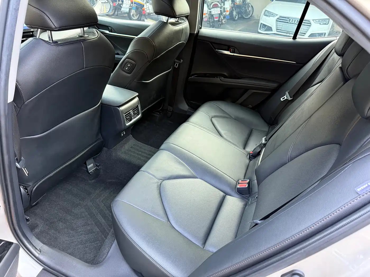 Toyota Camry 2021 2.0G Luxury Edition фото 8
