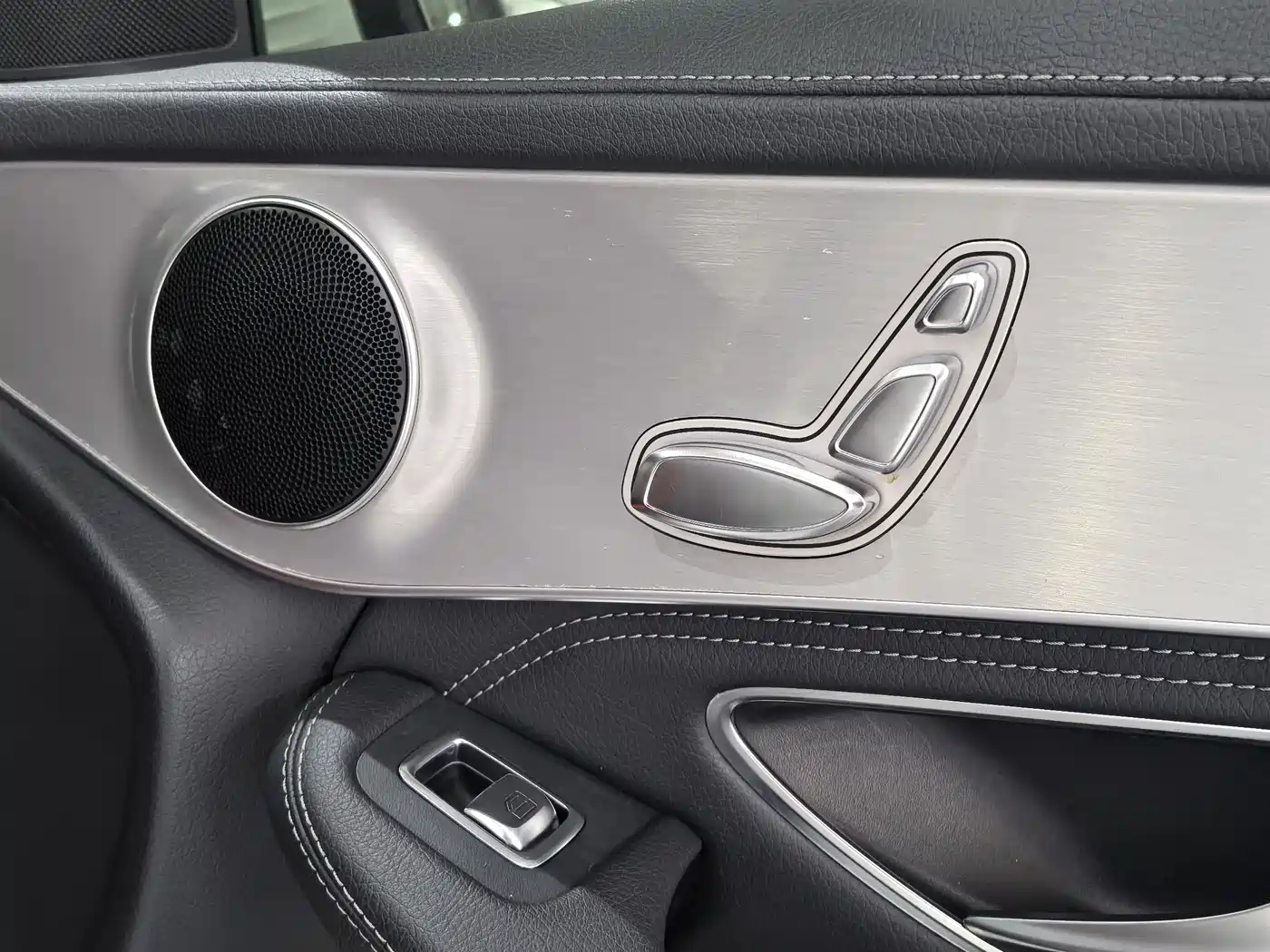 Mercedes-Benz GLC 2016 GLC 200 4MATIC фото 11