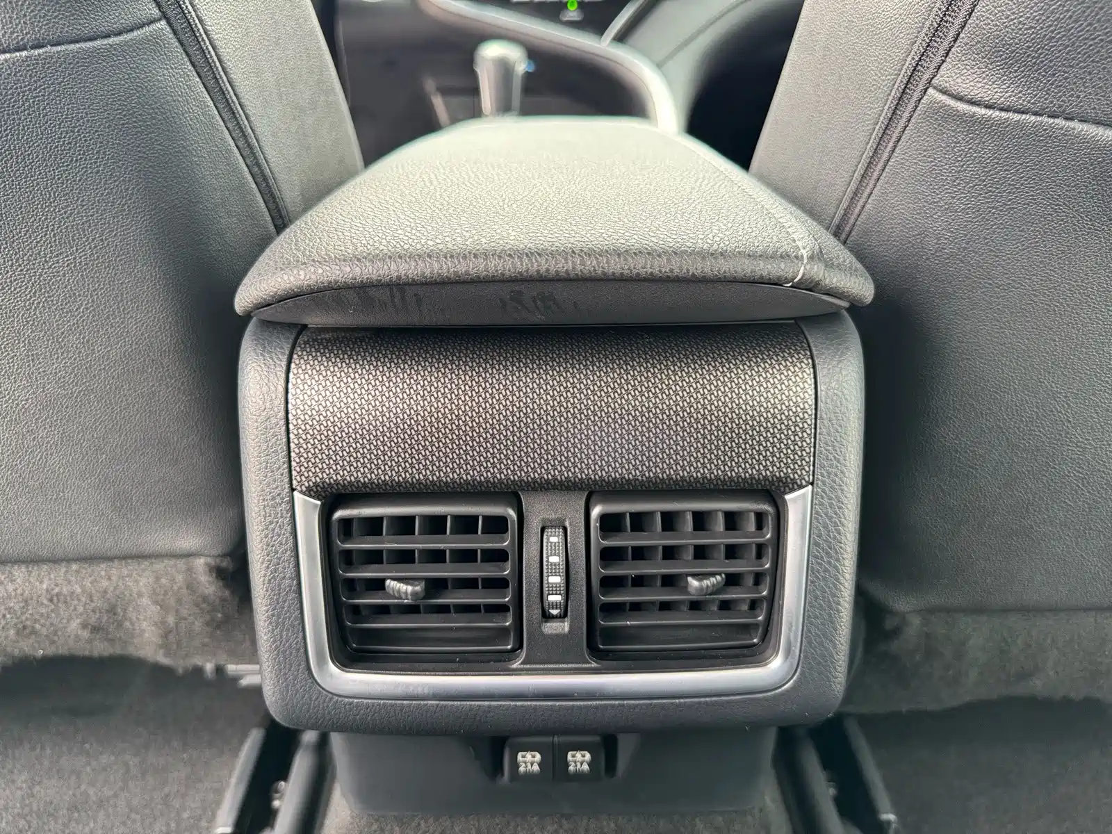 Фото 14 - Toyota Camry