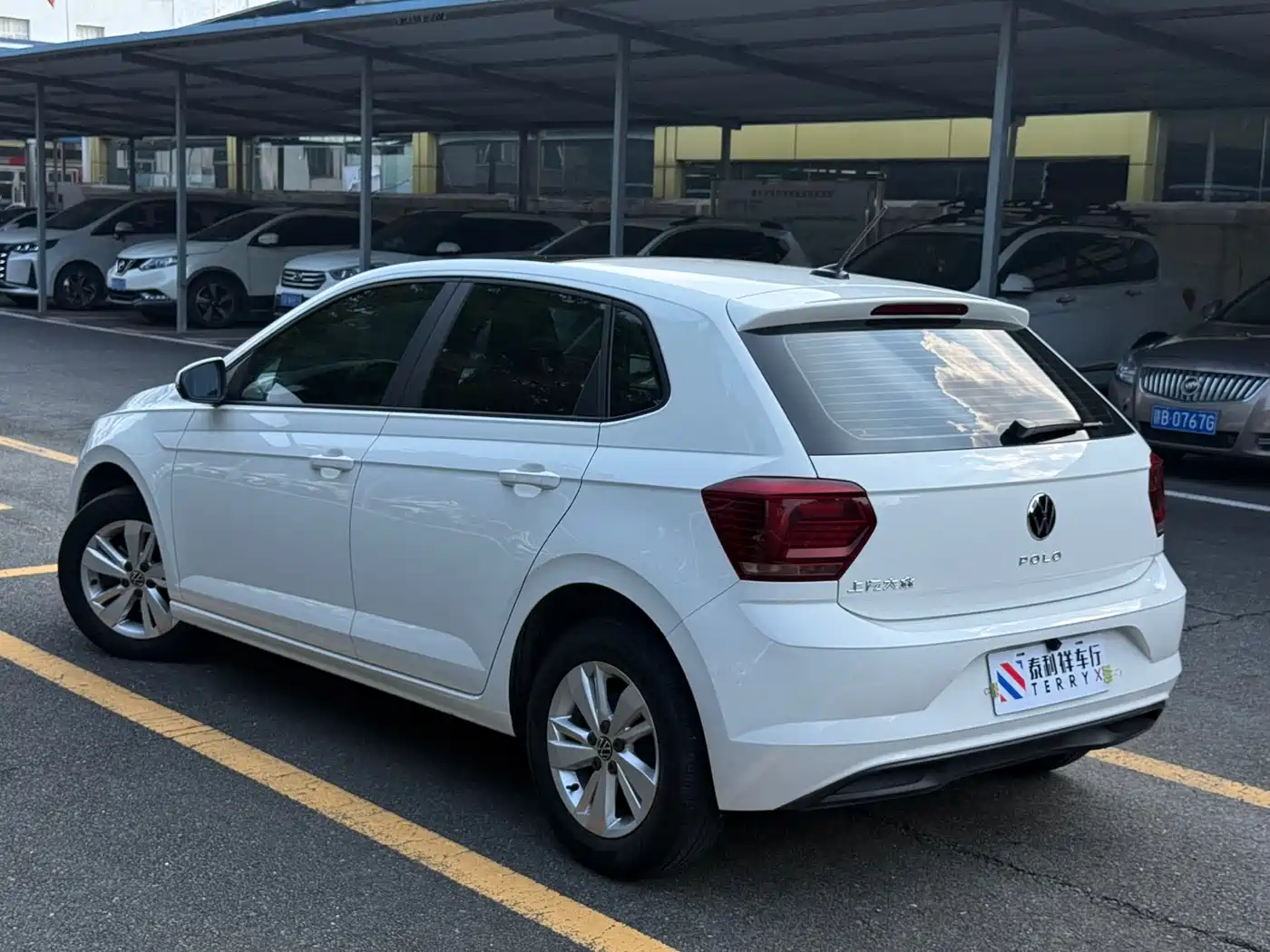 Volkswagen Polo 2021 Plus 1.5L Automatic Panorama Enjoyment Edition фото 6