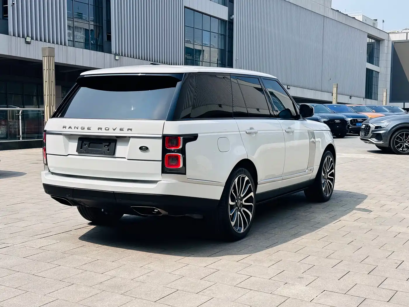 Land Rover Range Rover 2015 3.0 TDV6 Vogue фото 4