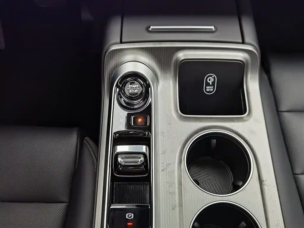 GAC Trumpchi Trumpchi E8 2024 Glory Series 2.0L Glory Edition фото 13
