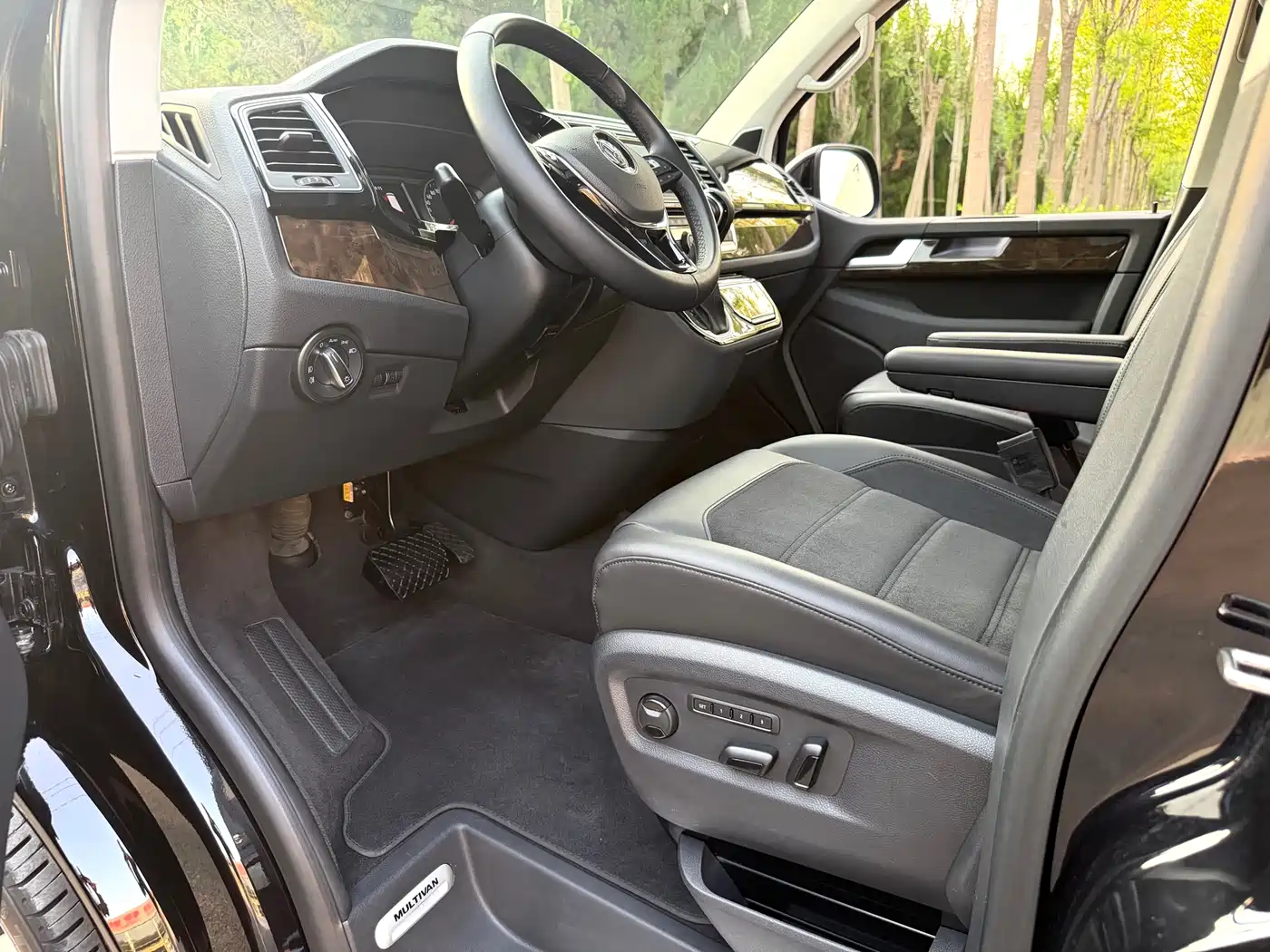 Volkswagen Multivan 2019 2.0TSI 4WD Premium 7-seater фото 12