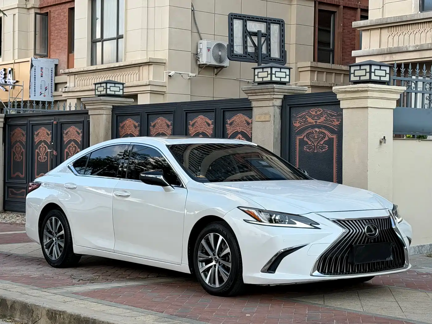 Lexus ES 2018 200 Excellence Edition (China VI) фото 3