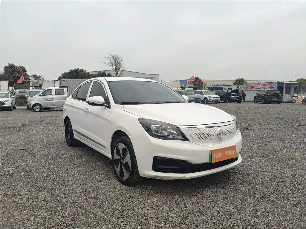 DONGFENG E70
