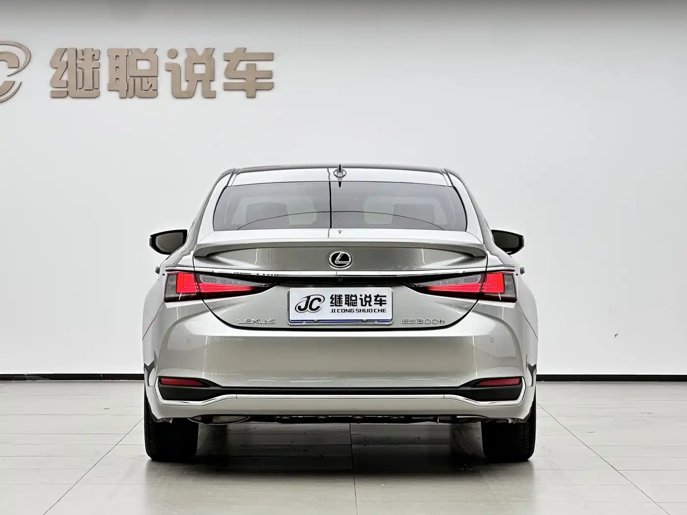 Lexus ES 2022 300h Excellence Edition фото 8