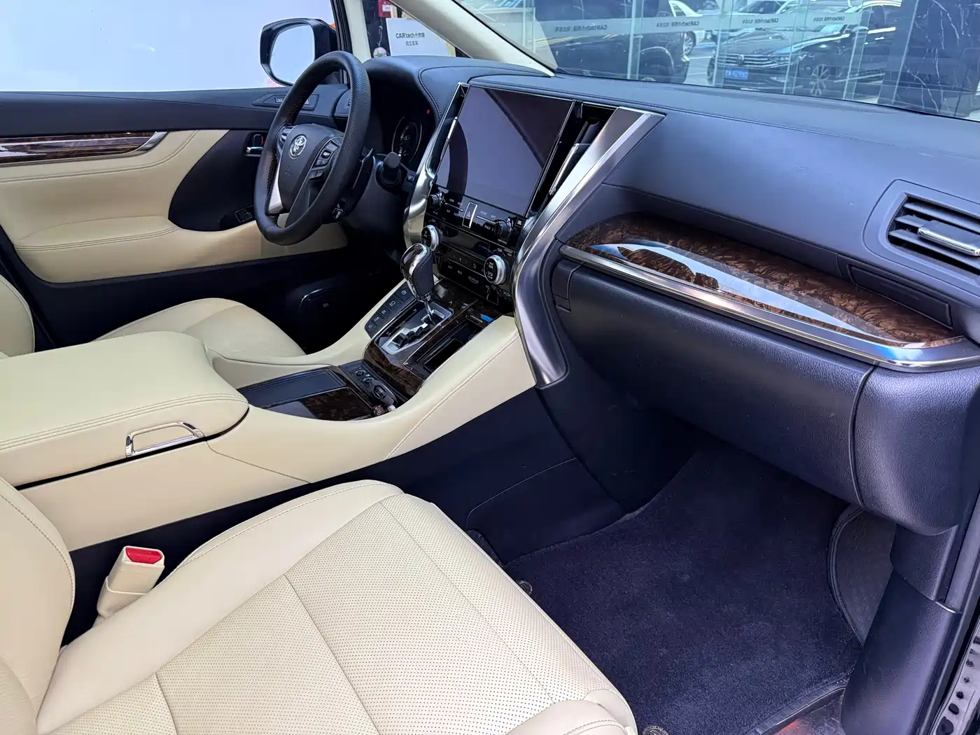 Toyota Alphard 2021 Hybrid 2.5L Luxury фото 15