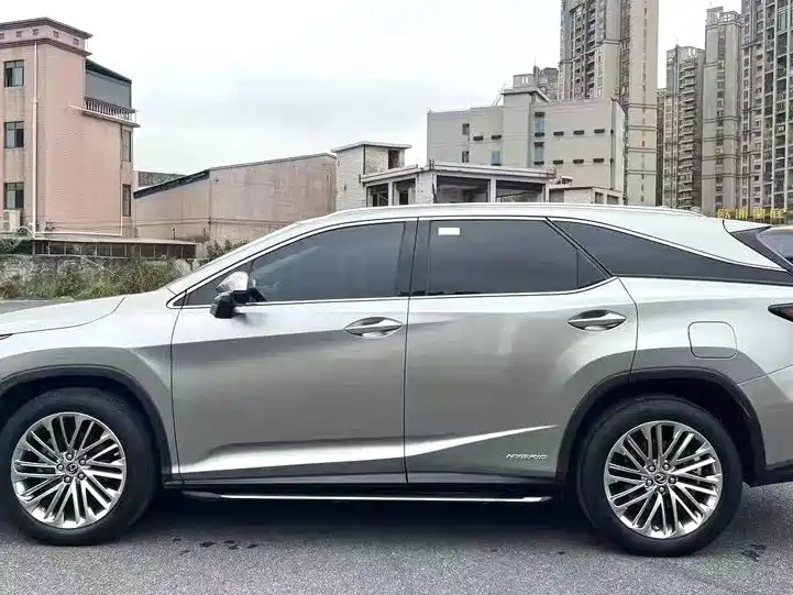 Фото 4 - Lexus RX
