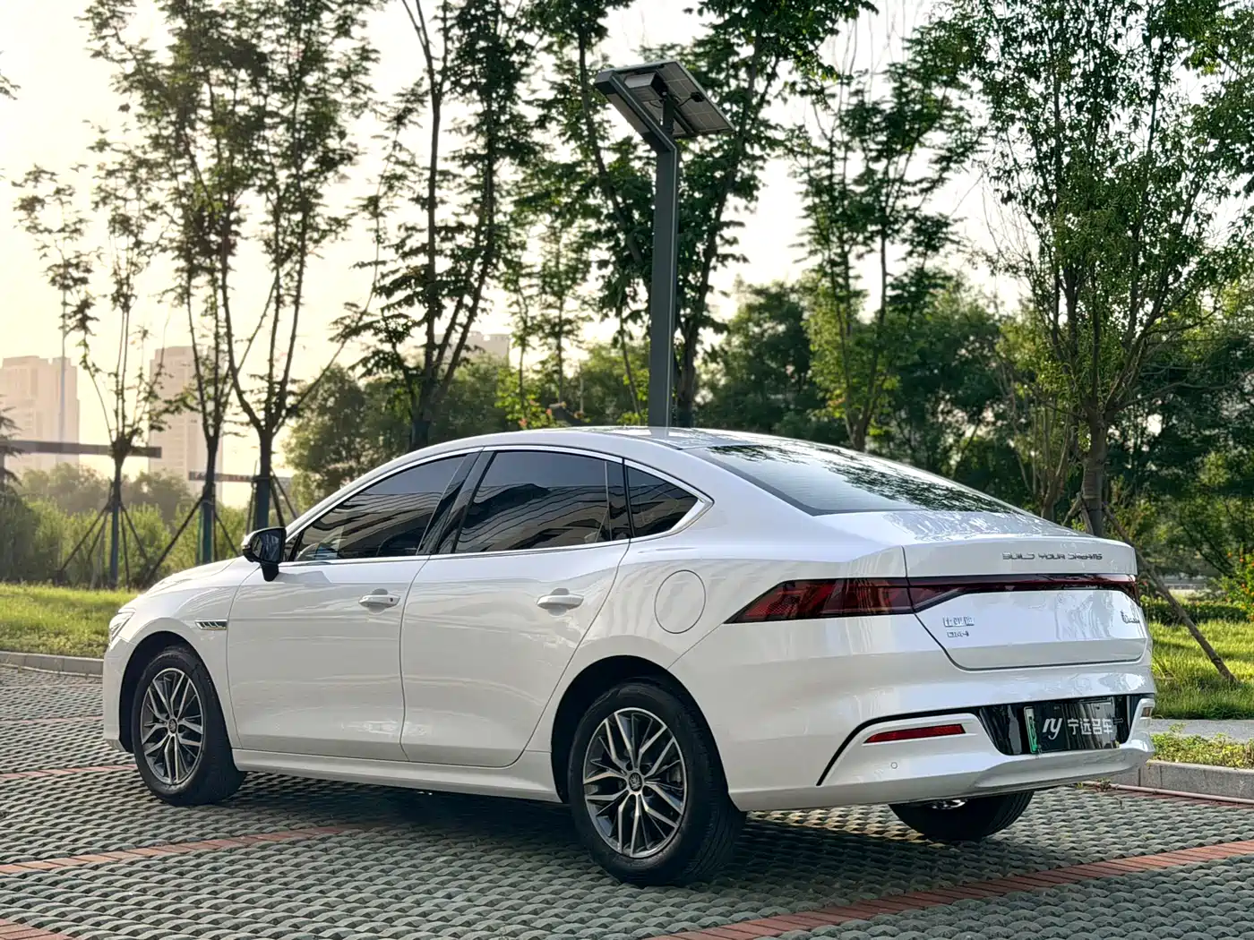 BYD Qin PLUS 2023 Champion Edition DM-i 55KM Surpassing фото 19