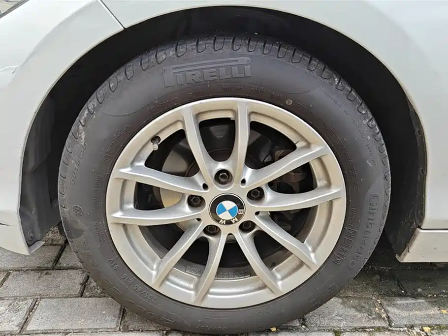 BMW 1 Series (Import) 2018 118i Leading фото 6