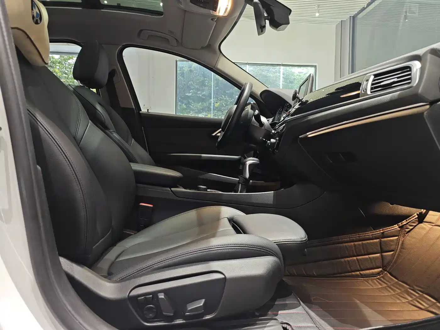 BMW 1 Series 2017 118i Sport фото 26
