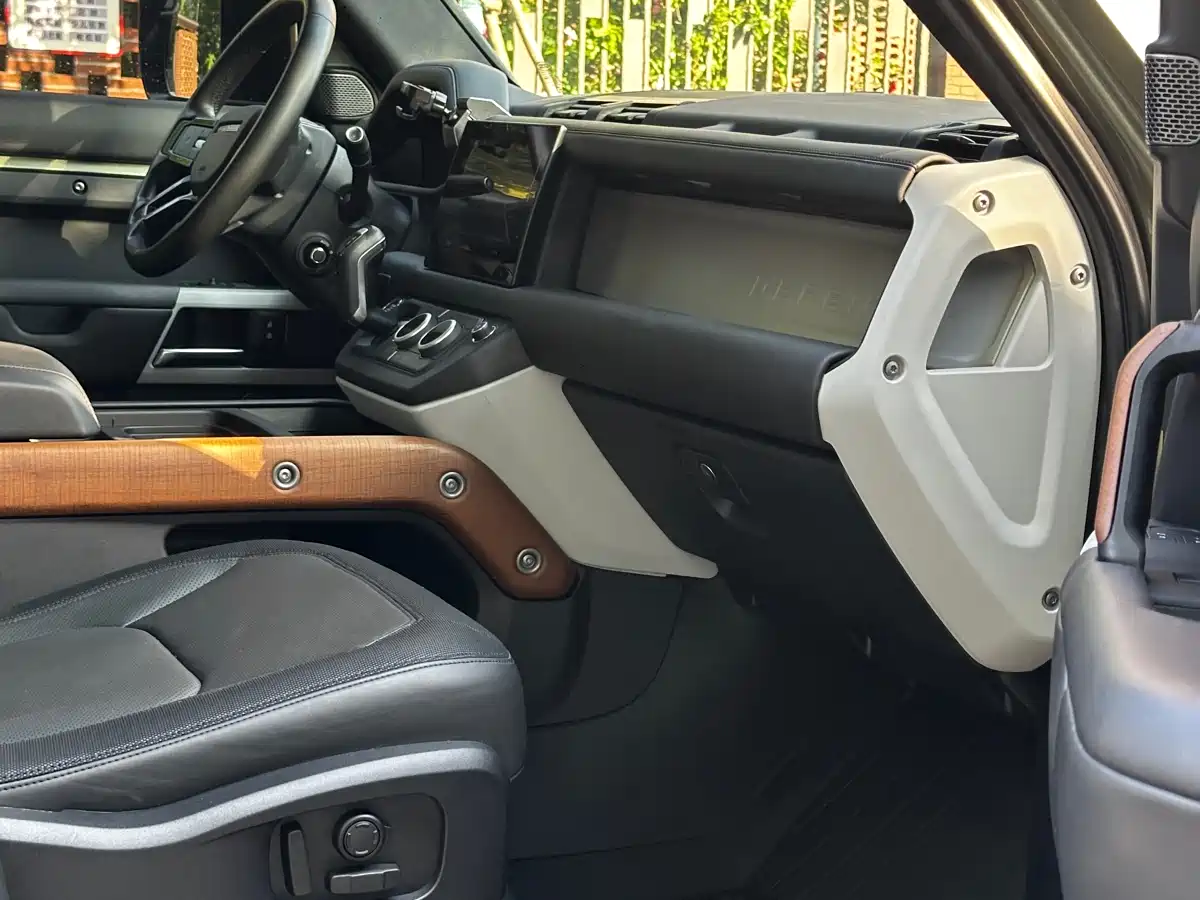 Land Rover Defender 2023 Facelift 110 3.0T P400 X-DYNAMIC HSE фото 16