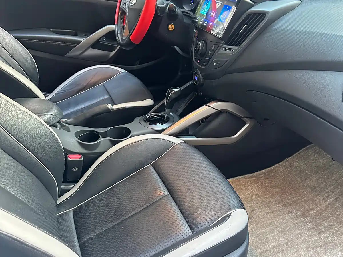 Hyundai Veloster 2012 1.6T Automatic Luxury фото 10