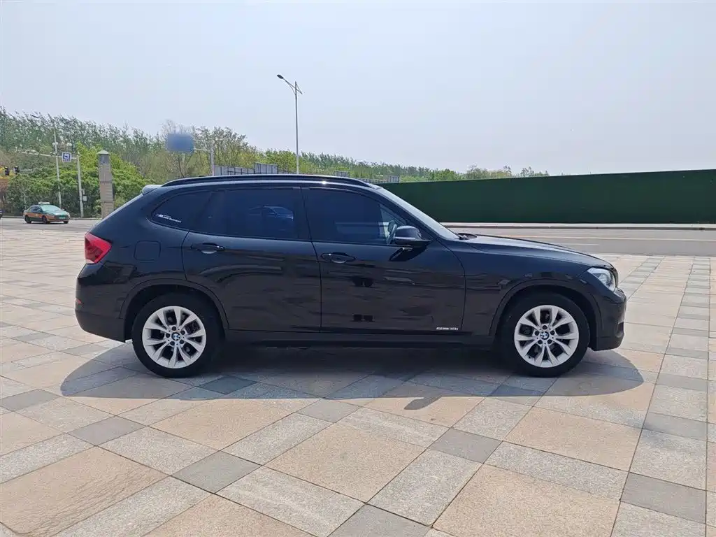 BMW X1 2013 sDrive18i Leading фото 6