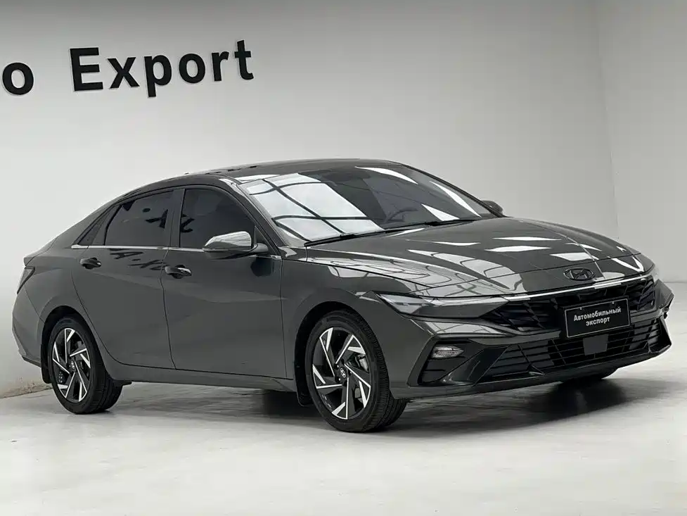 Photo 3 - Hyundai Elantra