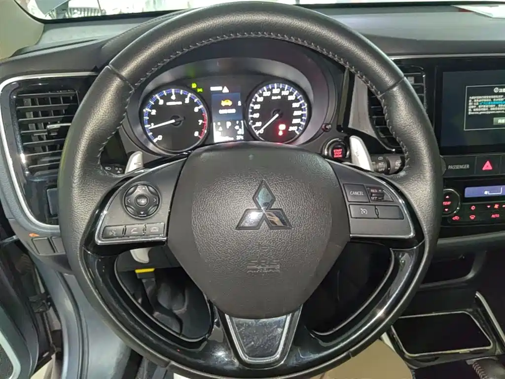 MITSUBISHI OUTLANDER