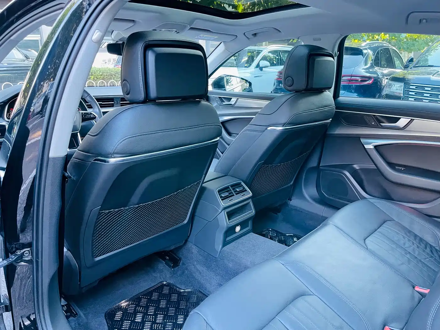 Фото 16 - Audi A6L