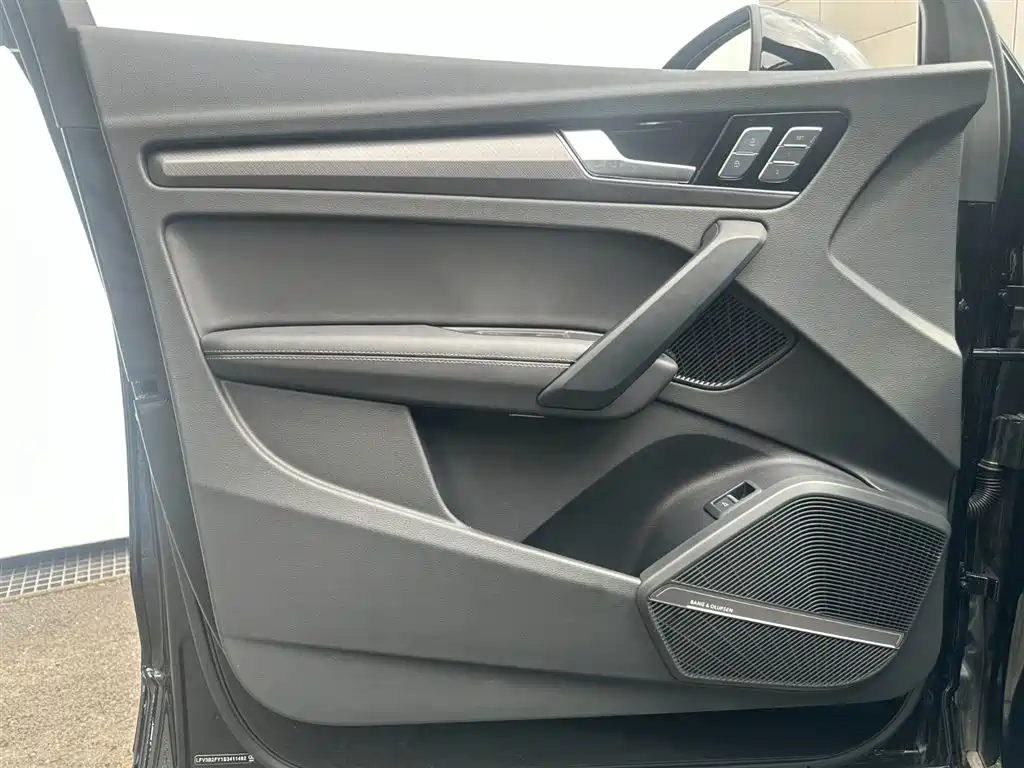 Audi Q5L 2025 45th Anniversary Edition 45 TFSI Luxury Sport фото 11