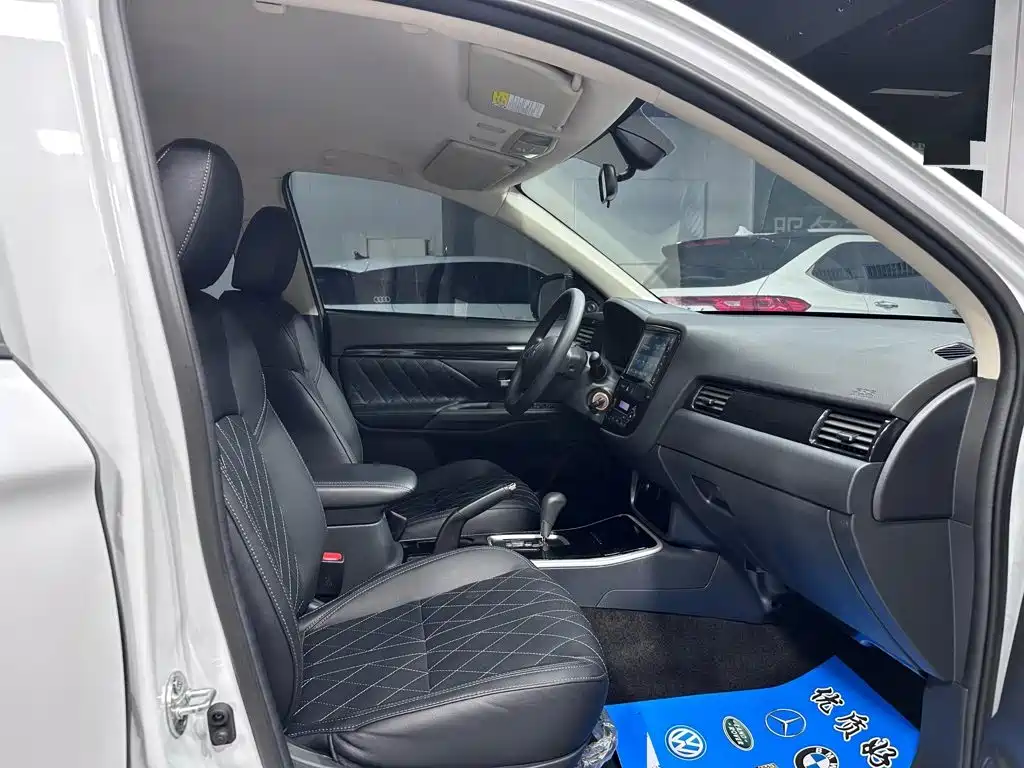 Mitsubishi Outlander 2022 2021 Facelift 2.0L 2WD Comfort Edition 5-Seater