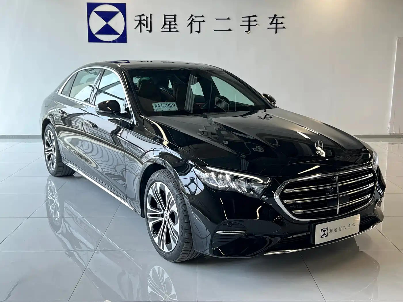 Mercedes-Benz E-Class New Energy 2024 E 350 e L Plug-in Hybrid Sedan фото 3