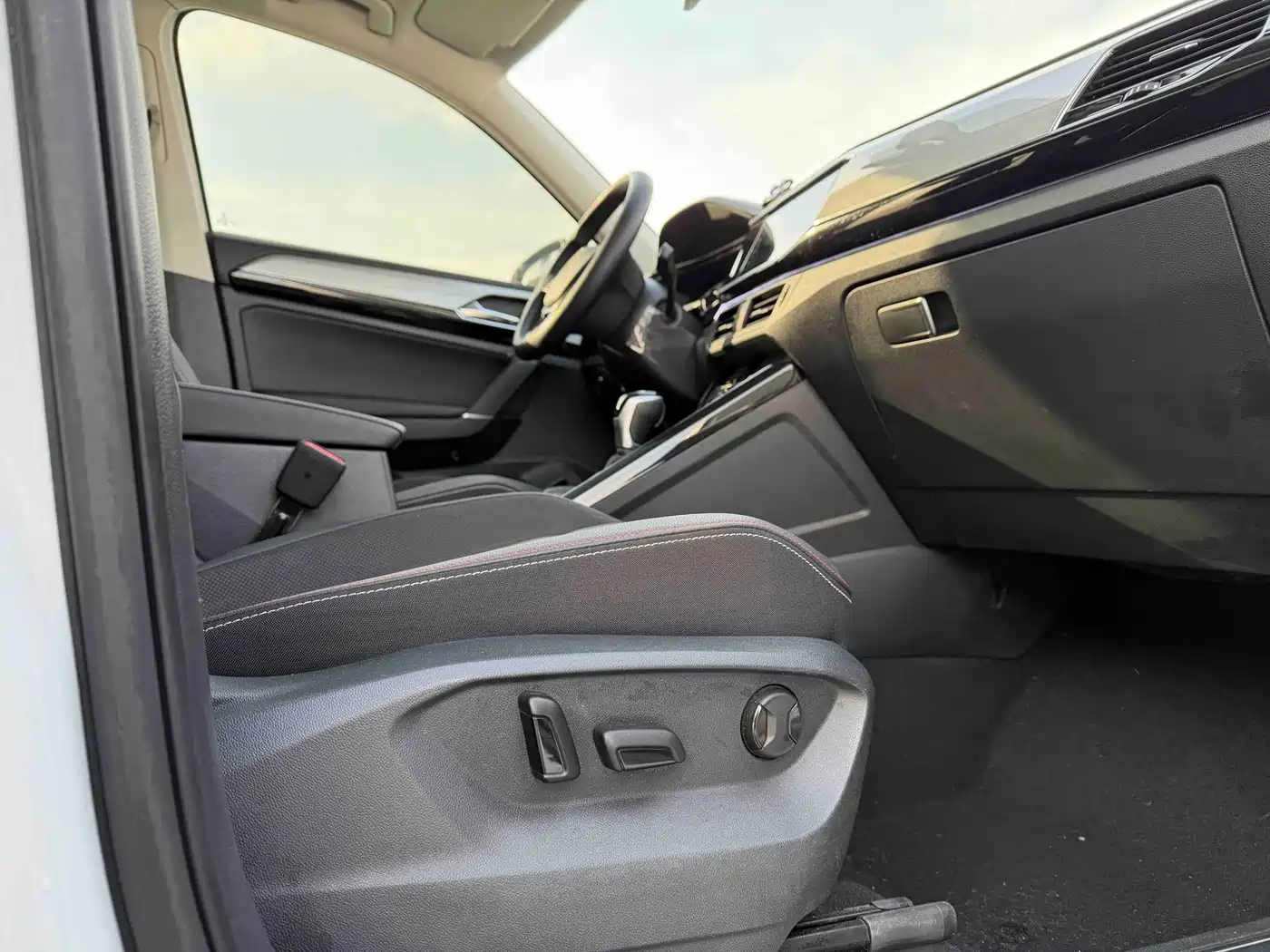 Volkswagen Tayron 2022 280TSI 2WD Luxury Smart Connect Edition фото 13