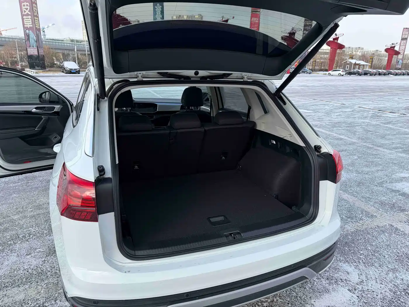 Volkswagen Tayron 2022 280TSI 2WD Luxury Smart Connect Edition фото 14