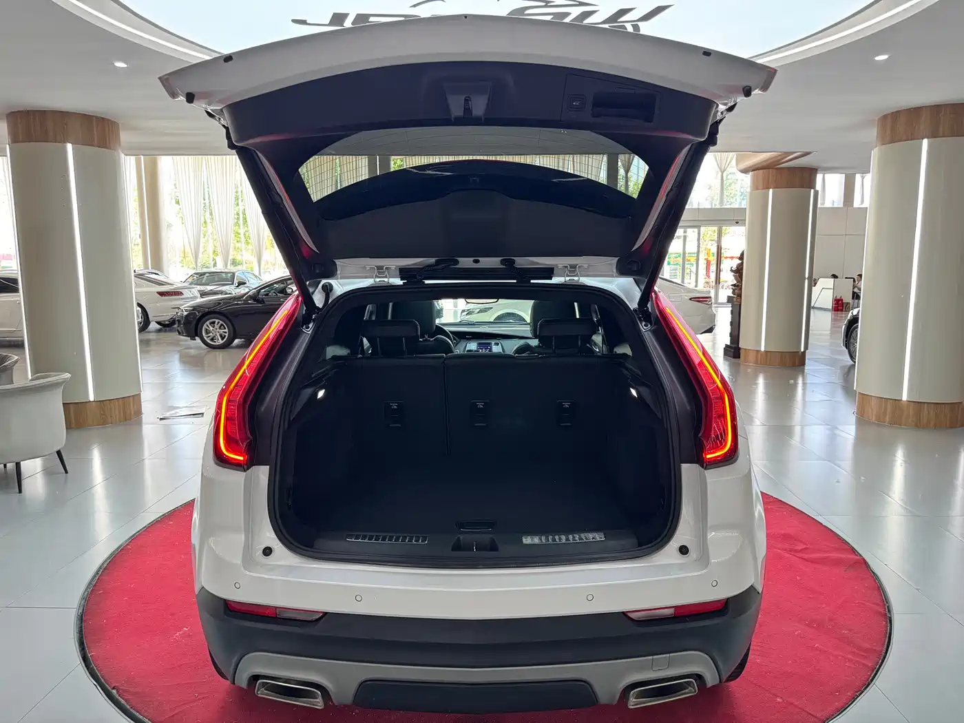 Cadillac XT4 2020 28T FWD Leading Trim фото 10
