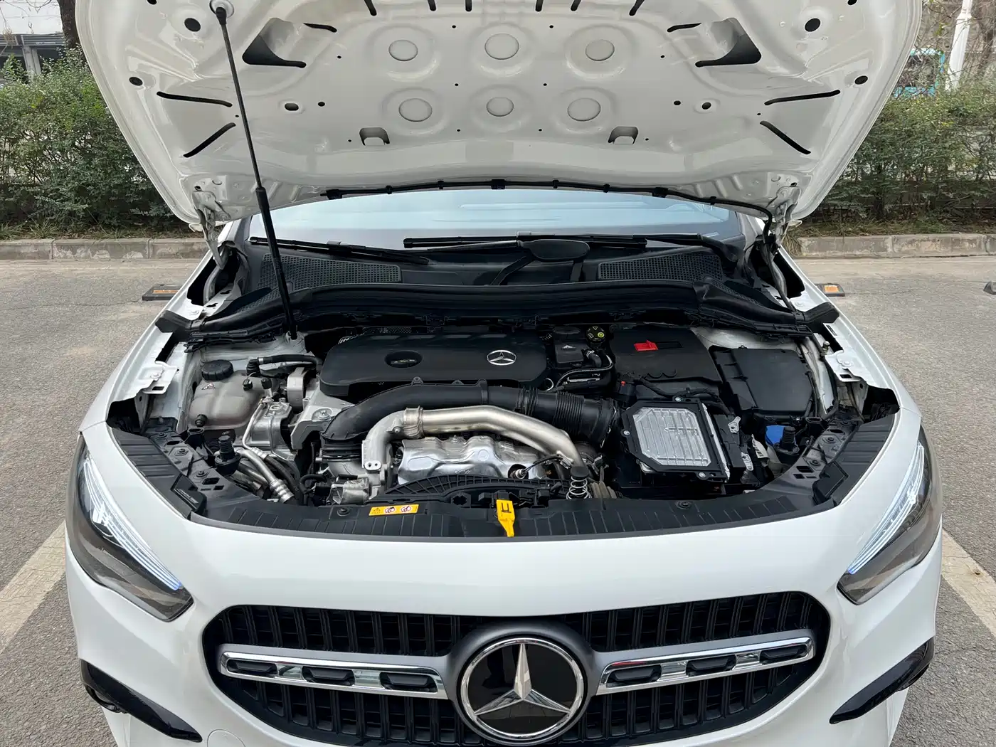 MERCEDES-BENZ GLA