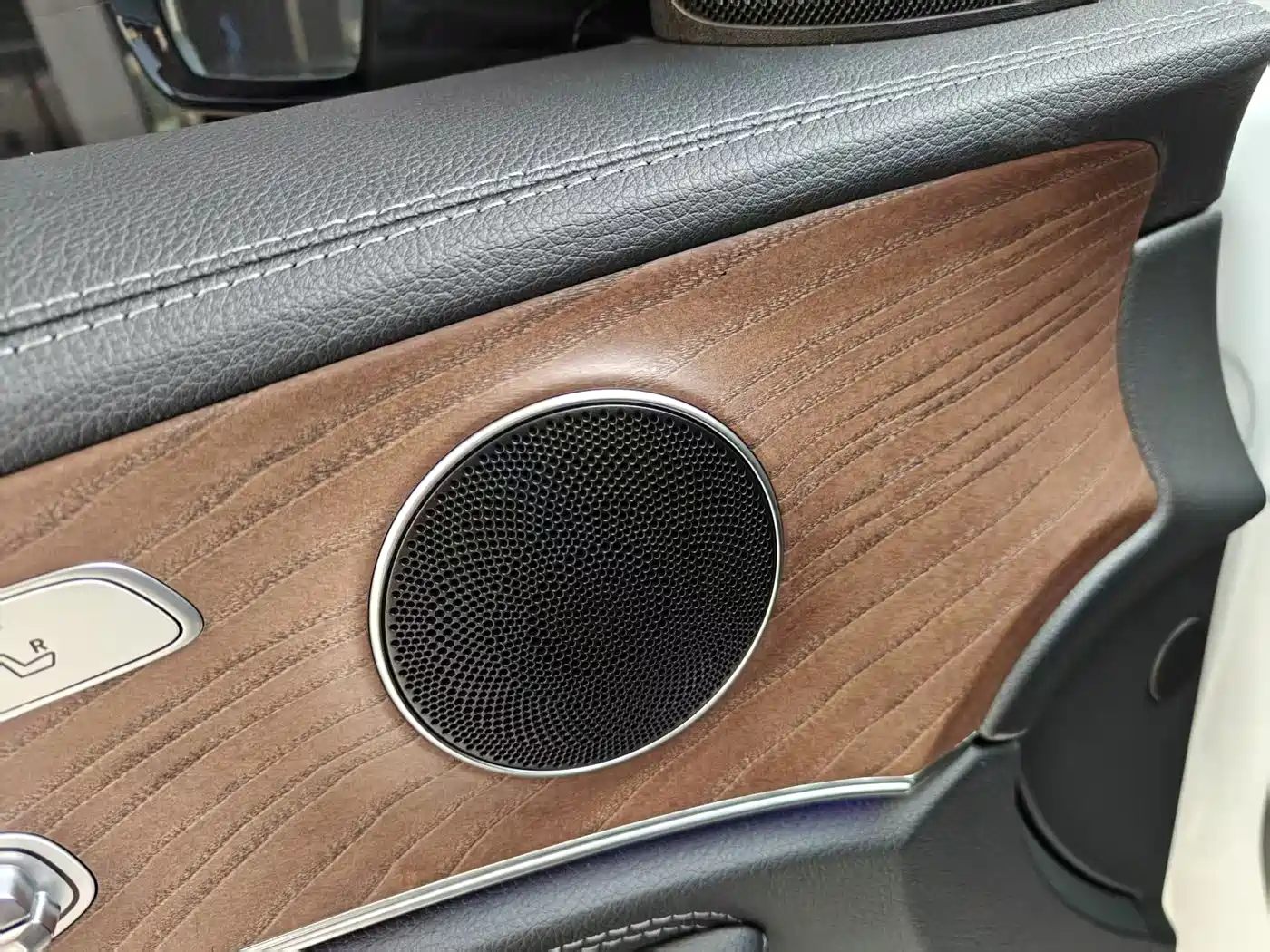 Mercedes-Benz E-Class 2019 E 300 L Fashion фото 36