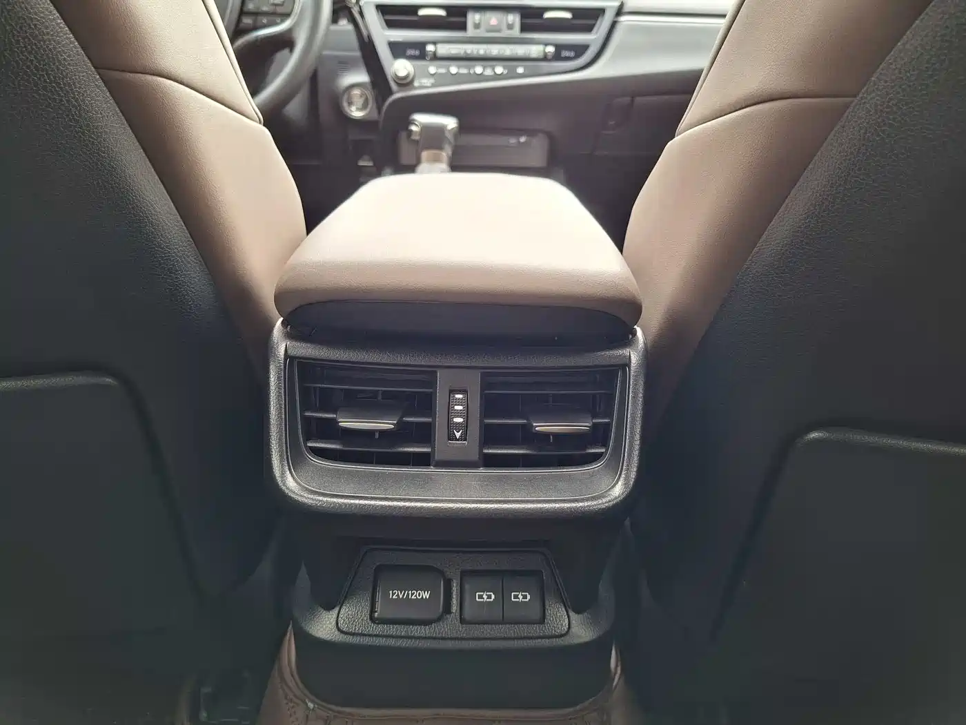Lexus ES 2023 200 Excellence Edition фото 13