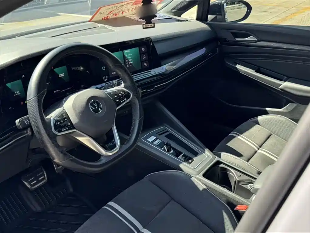 VOLKSWAGEN GOLF