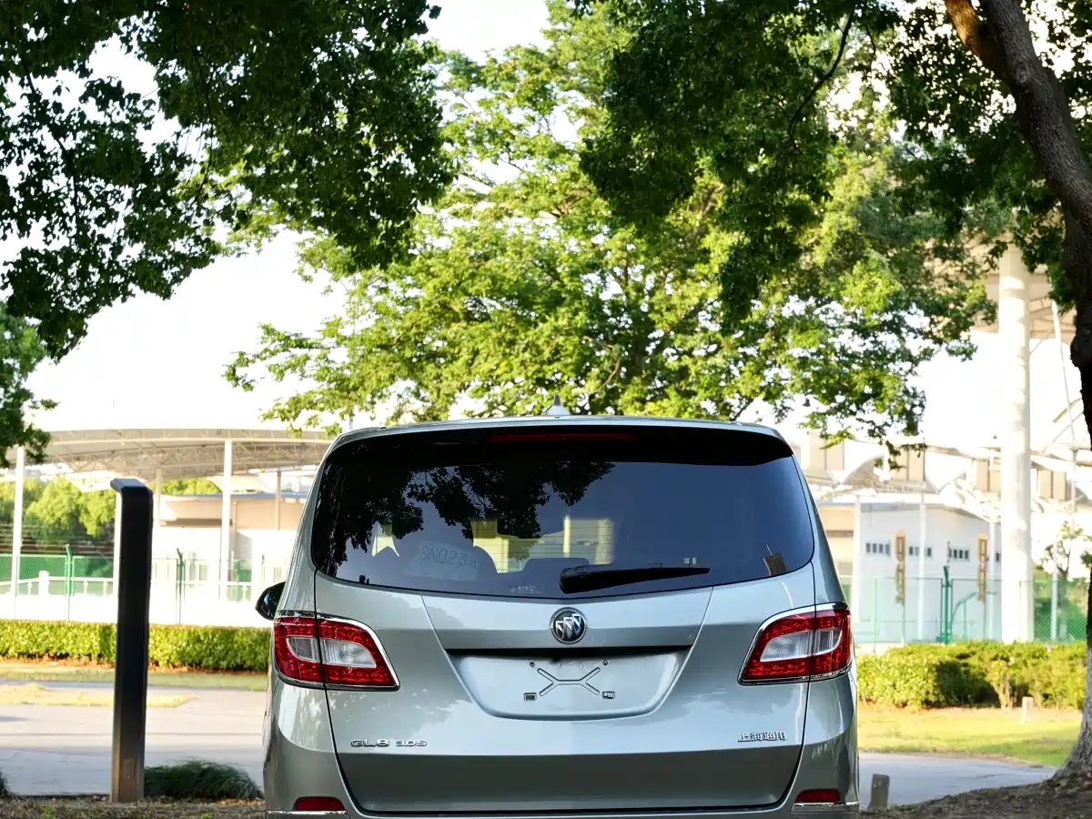Buick GL8 2011 3.0L XT Luxury Business Flagship фото 5