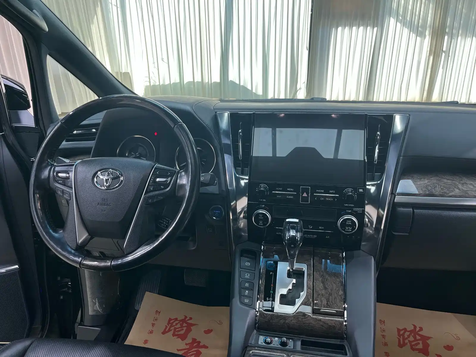 Фото 15 - Toyota Vellfire