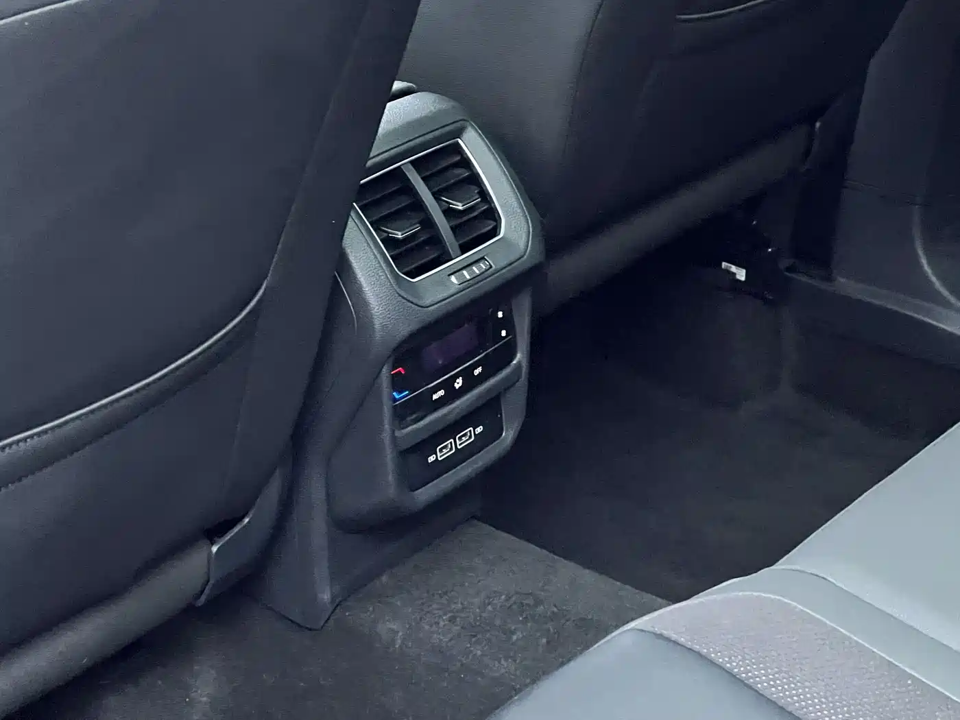 Volkswagen Tayron 2021 330TSI 2WD Luxury Smart Connect Edition фото 13