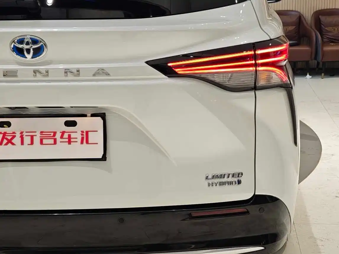 Toyota Sienna 2021 2.5L Hybrid Premium Edition фото 28