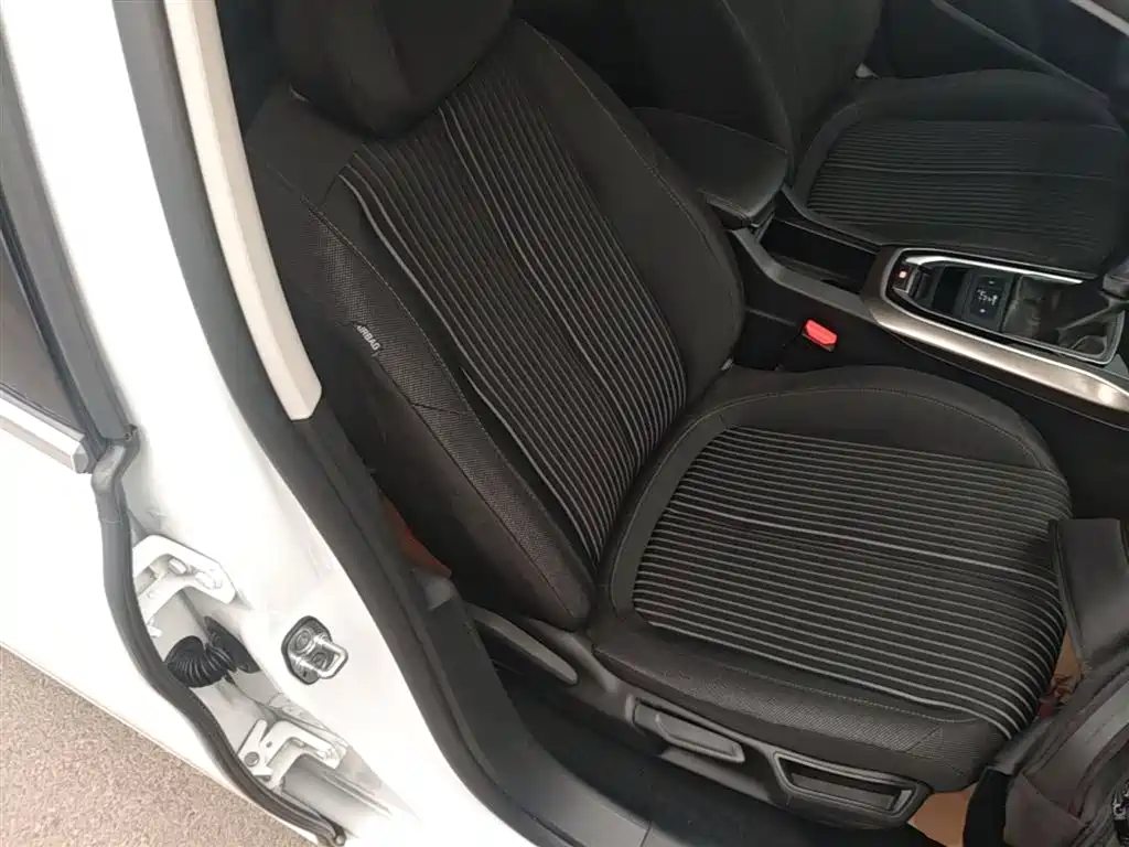 Peugeot 408 2016 1.6T Automatic Luxury Edition фото 25