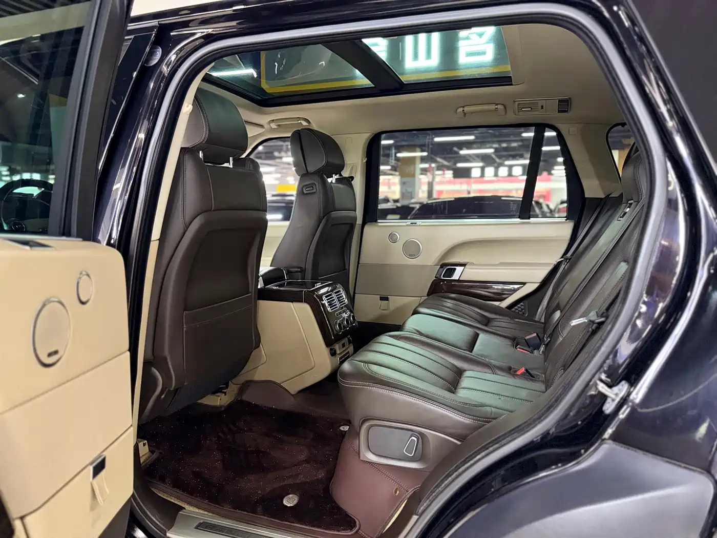 Land Rover Range Rover 2015 3.0 SC V6 Vogue SE Genesis Extended Edition фото 10