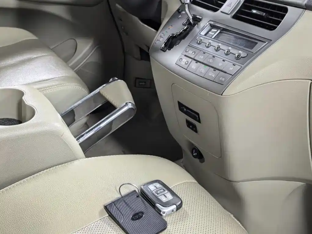 BYD M6 2016 2015 2.4L Automatic Premium Edition