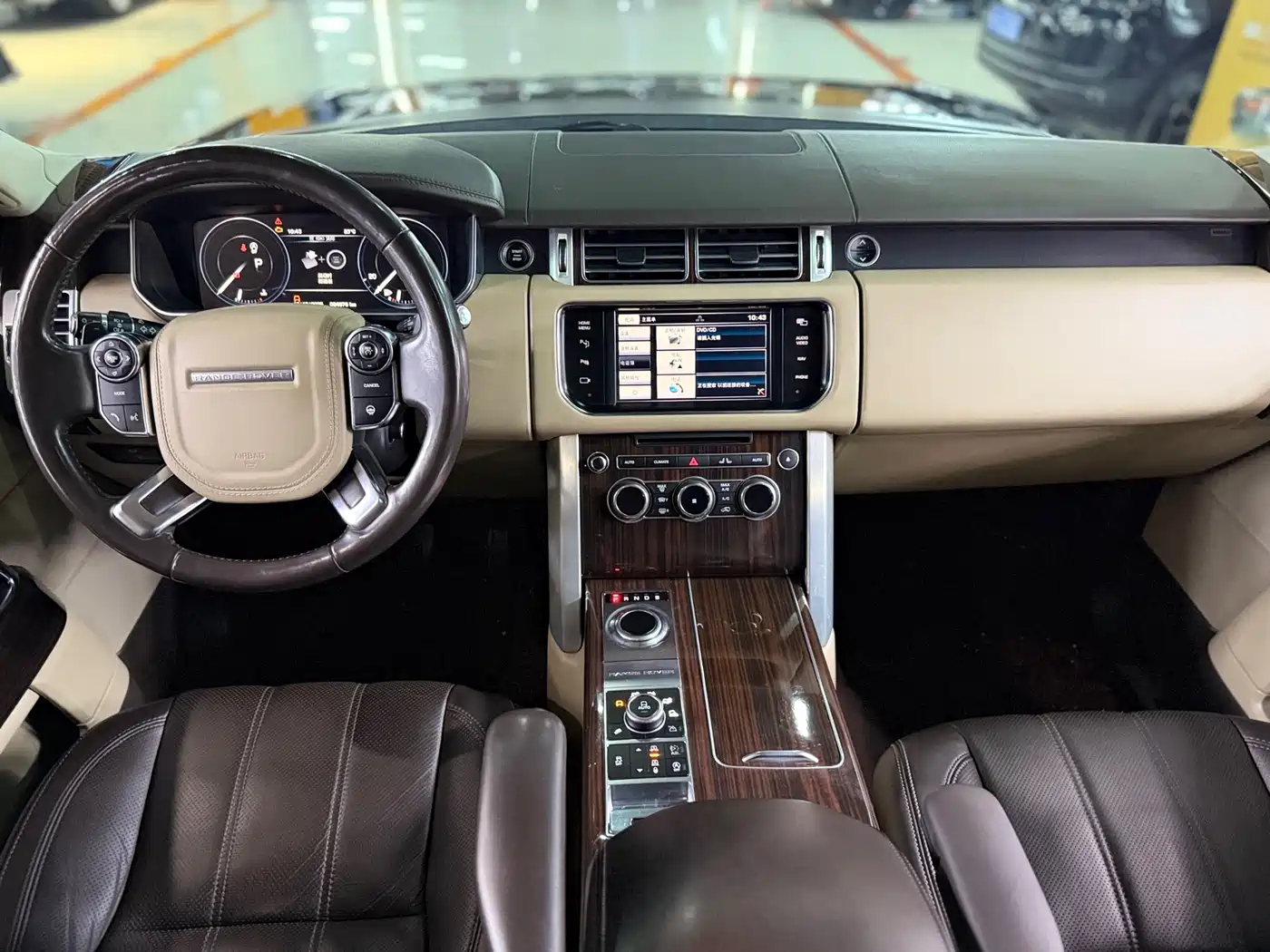 Land Rover Range Rover 2015 3.0 SC V6 Vogue SE Genesis Extended Edition фото 9
